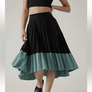 Athleta “Swing Forward” Black and Teal Pleated High-Low Skirt - Size Medium